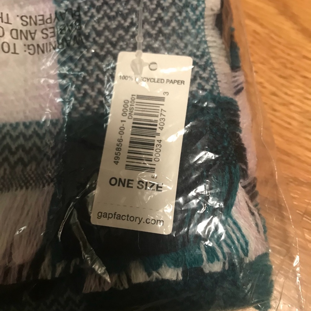 NWT Gap Factory Cozy Scarf - Picture 2 of 3